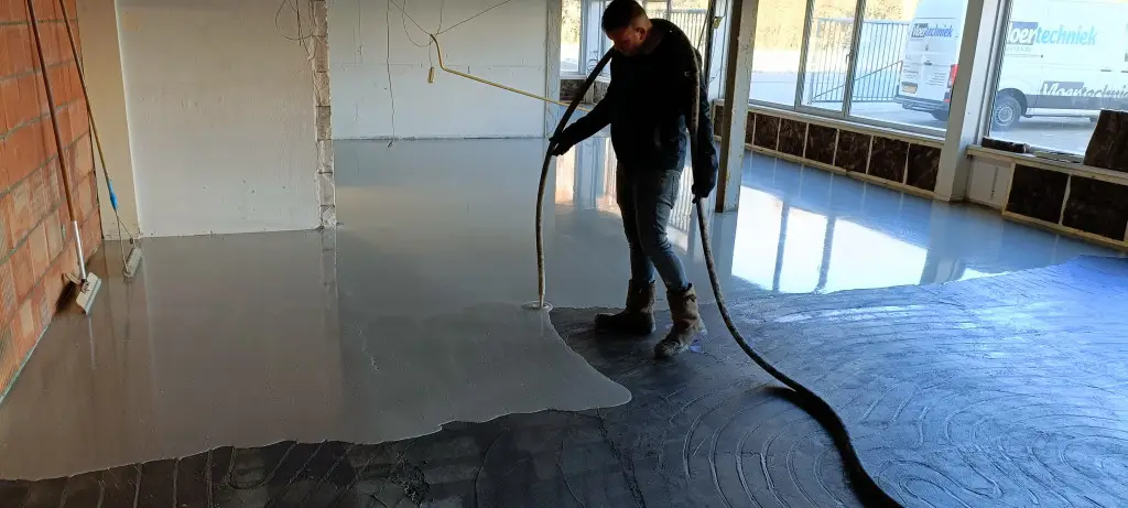 Cementgebonden gietvloer in nieuw interieur Mint Raalte - Vloertechniek Hoogeveen